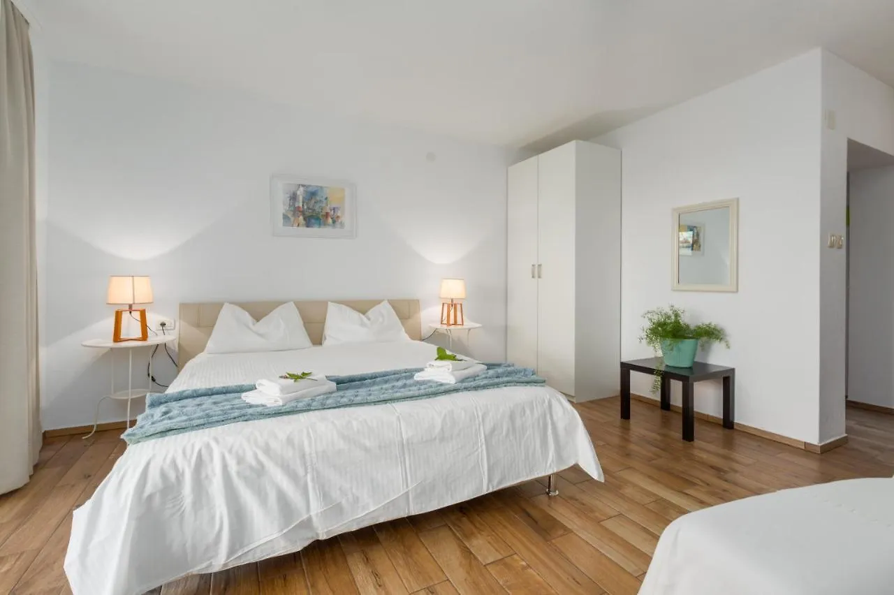 Apartments Zomzi Porec Croatia