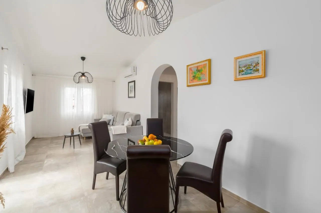 Apartments Zomzi Porec 0*,