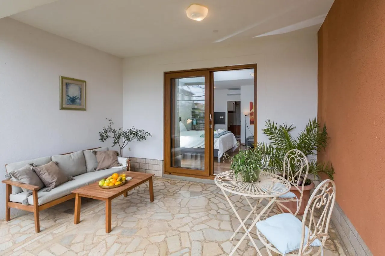 Apartments Zomzi Porec 0*,