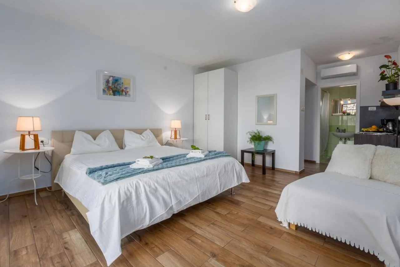 Apartments Zomzi Porec Croatia